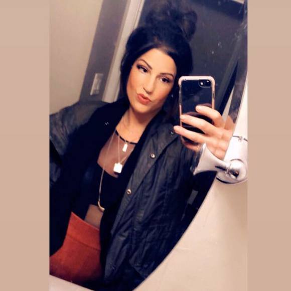 Meet your Posher, Ali - Picture 1 of 1